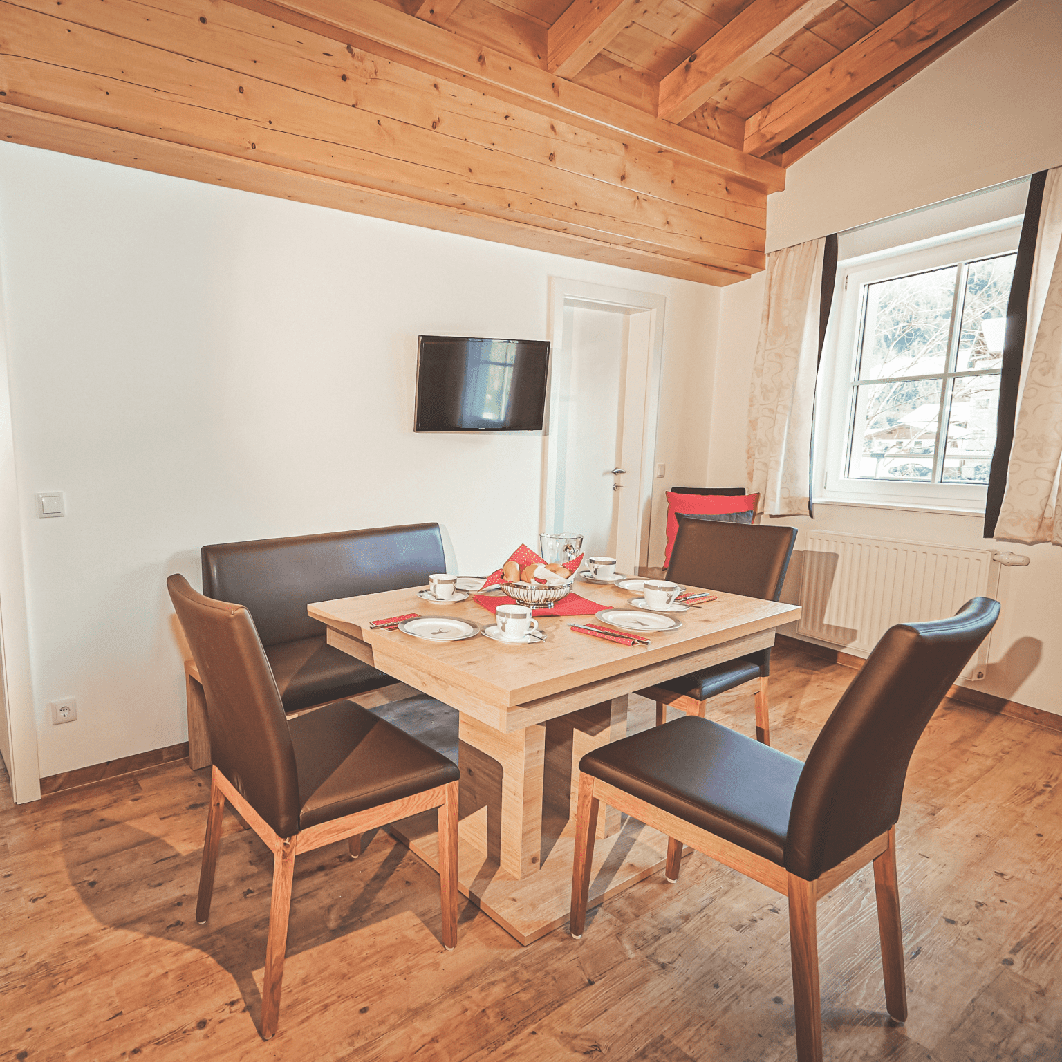 Esszimmer in den Ferienwohnungen Alpine Active, Flachau